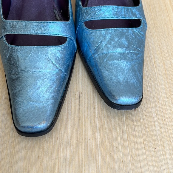 Red or Dead Vintage Blue metallic leather, kitten heel, mule. - Picture 9 of 11